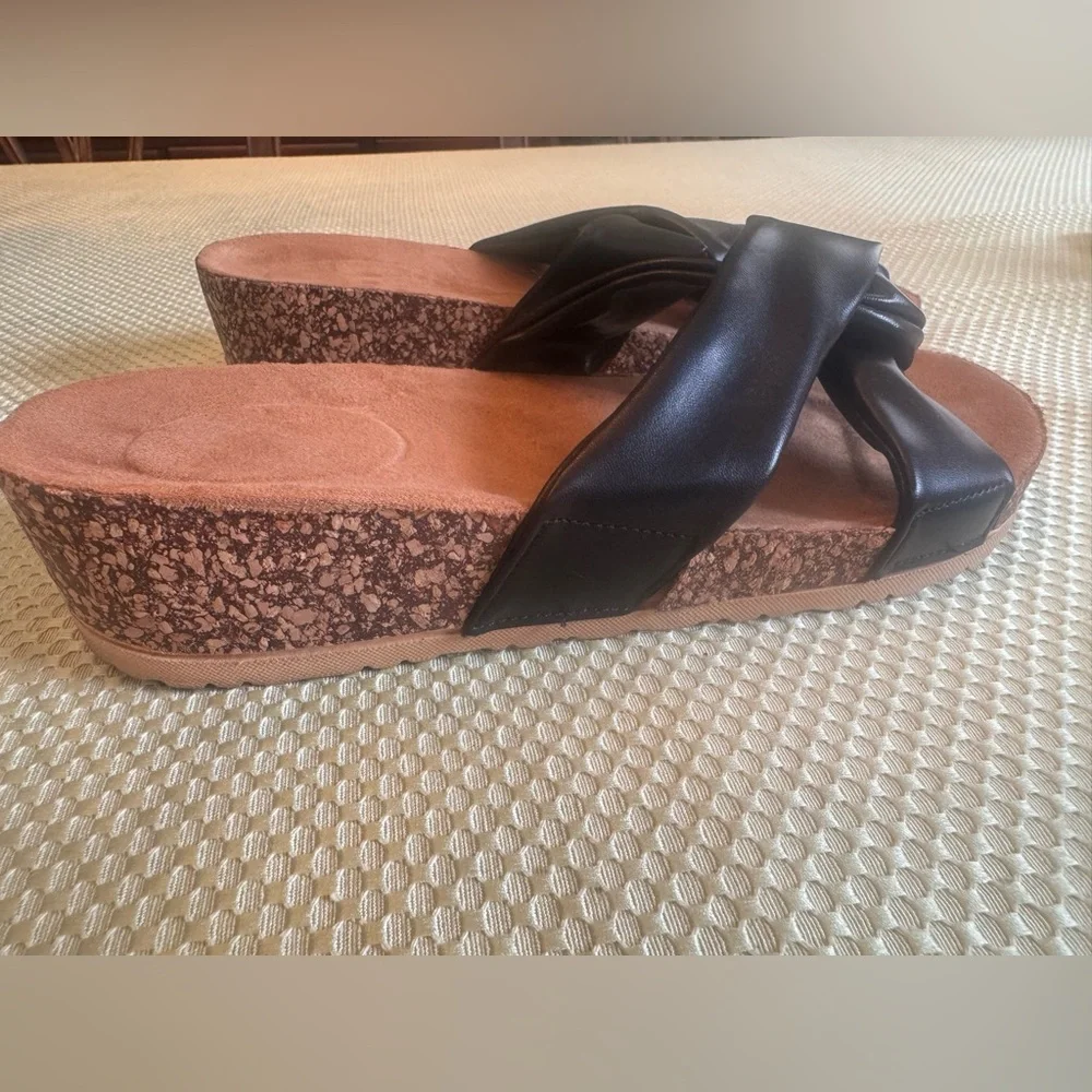 Danskin Size 10 cork slip on sandal “faith“ in black, vegan leather. NWOT